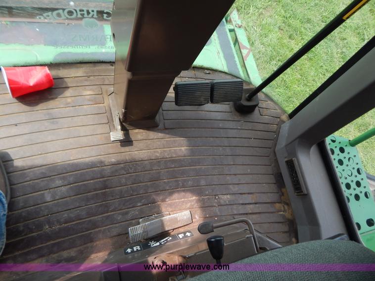 image for item G3289 1989 John Deere 9600 combine