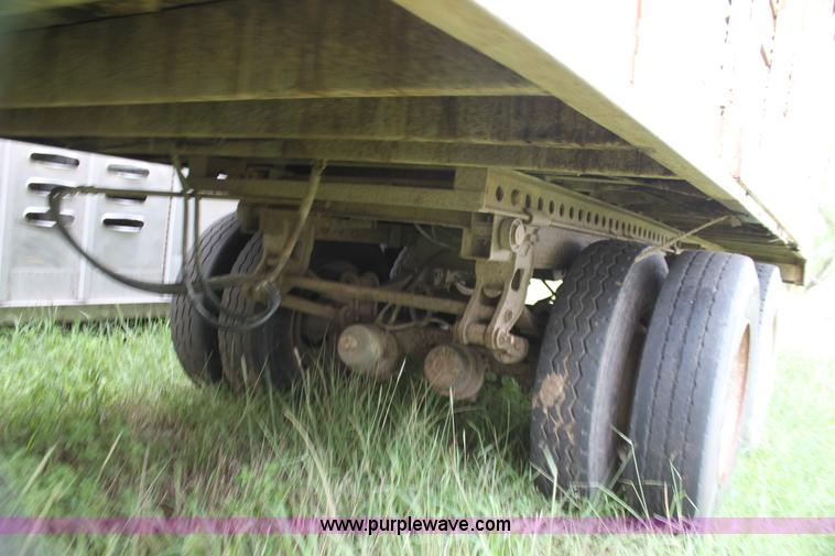 image for item G4074 1976 Wilson straight load cattle trailer
