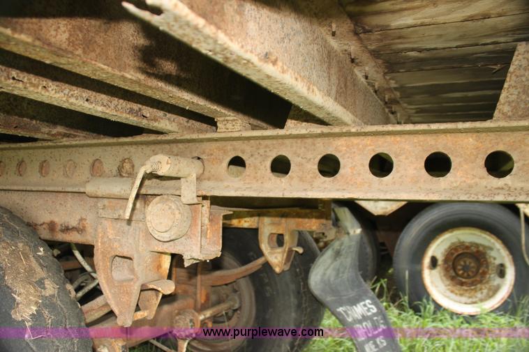 image for item G4074 1976 Wilson straight load cattle trailer