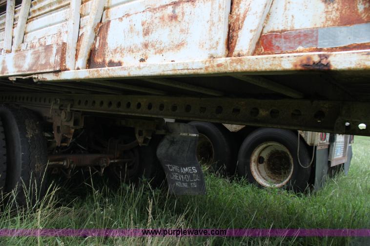 image for item G4074 1976 Wilson straight load cattle trailer