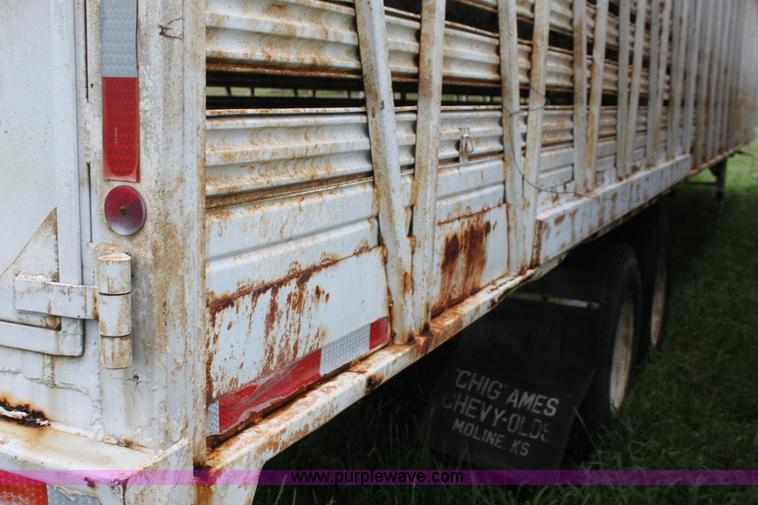 image for item G4074 1976 Wilson straight load cattle trailer