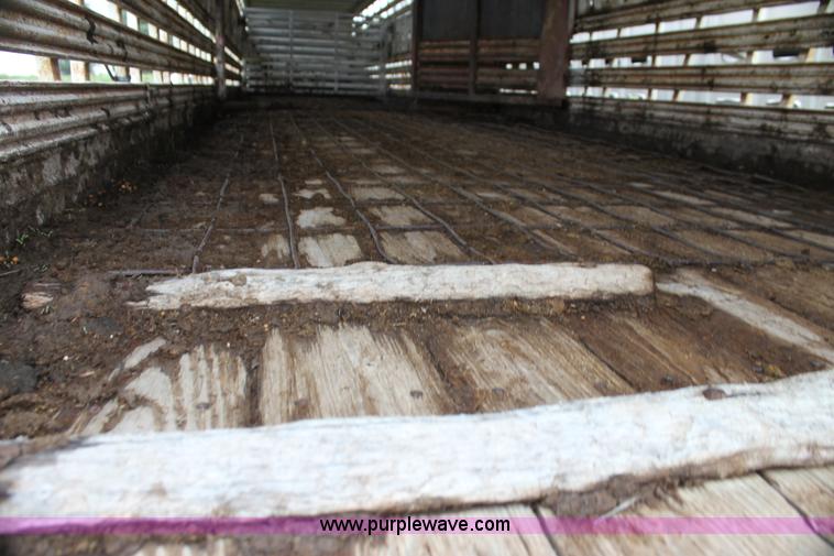 image for item G4074 1976 Wilson straight load cattle trailer