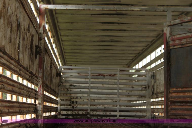 image for item G4074 1976 Wilson straight load cattle trailer