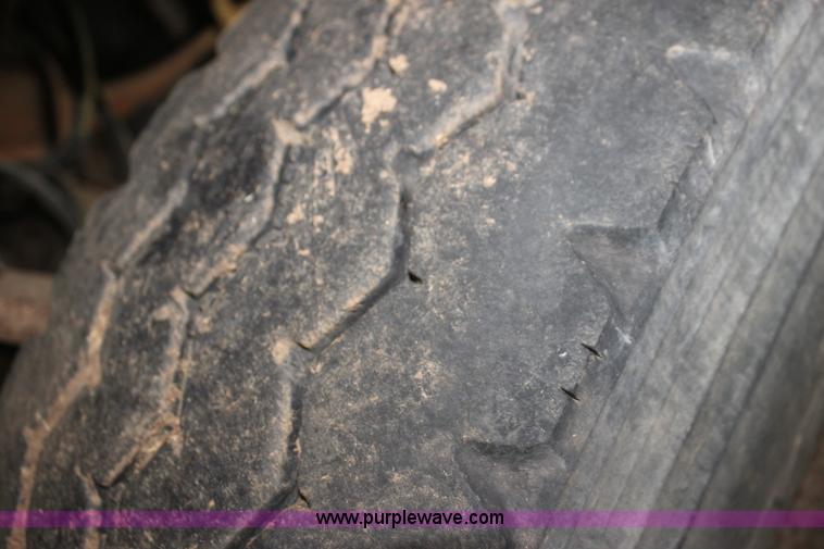 image for item G4074 1976 Wilson straight load cattle trailer