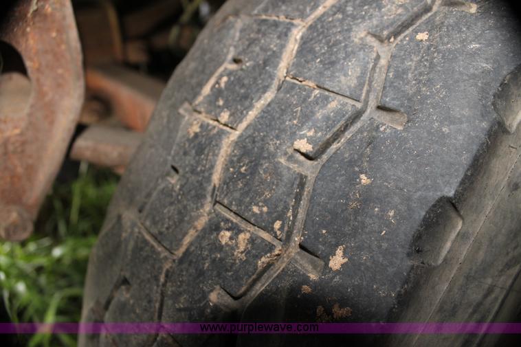 image for item G4074 1976 Wilson straight load cattle trailer