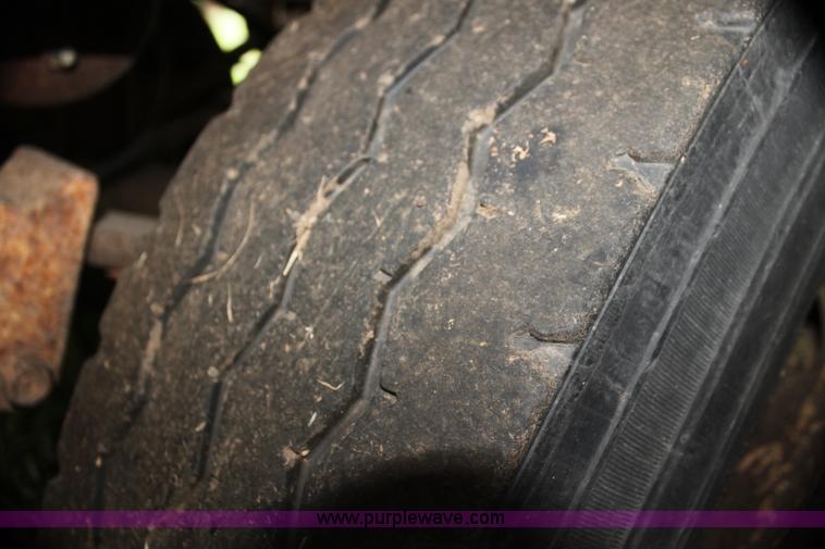 image for item G4074 1976 Wilson straight load cattle trailer