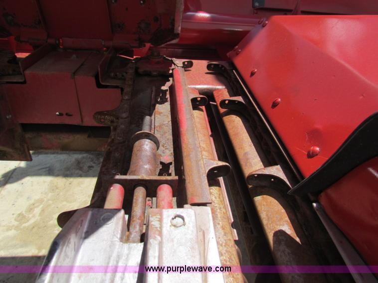 image for item G4084 1998 Case IH 1083 corn head