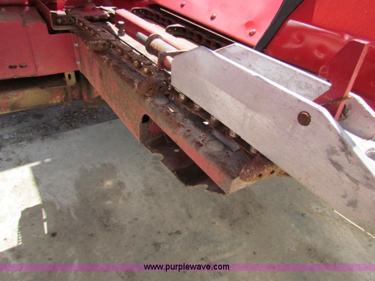 image for item G4084 1998 Case IH 1083 corn head