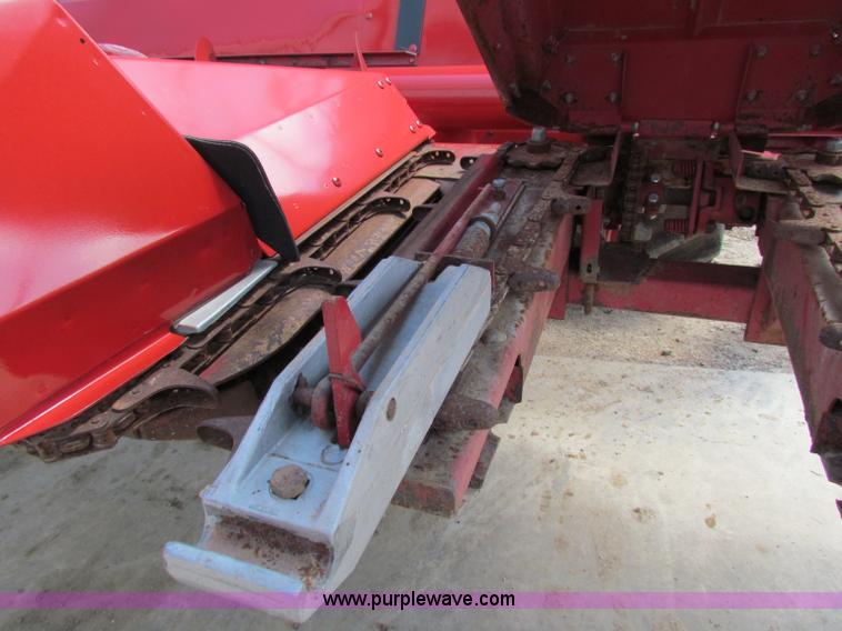 image for item G4085 1996 Case IH 1083 corn head