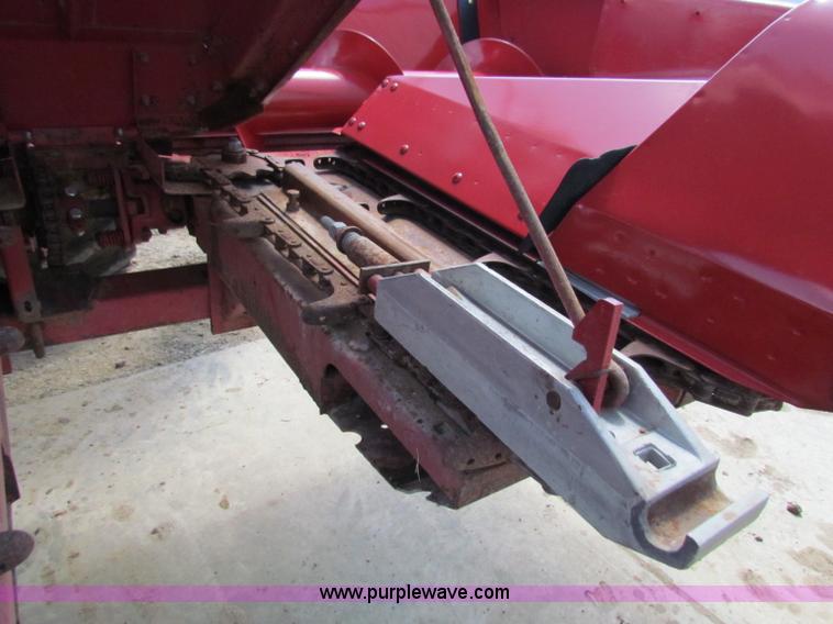 image for item G4085 1996 Case IH 1083 corn head