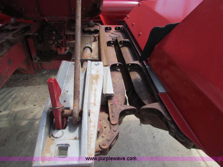 image for item G4085 1996 Case IH 1083 corn head