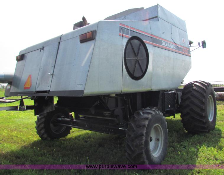 image for item G4091 1994 AGCO Gleaner R62 combine