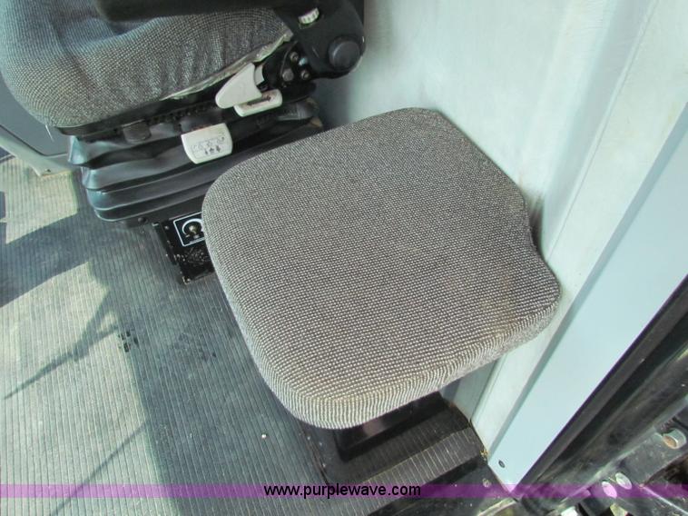 image for item G4091 1994 AGCO Gleaner R62 combine