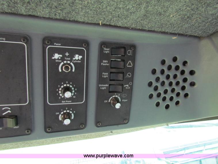 image for item G4091 1994 AGCO Gleaner R62 combine