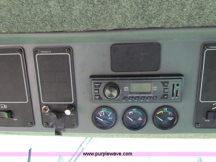 image for item G4091 1994 AGCO Gleaner R62 combine