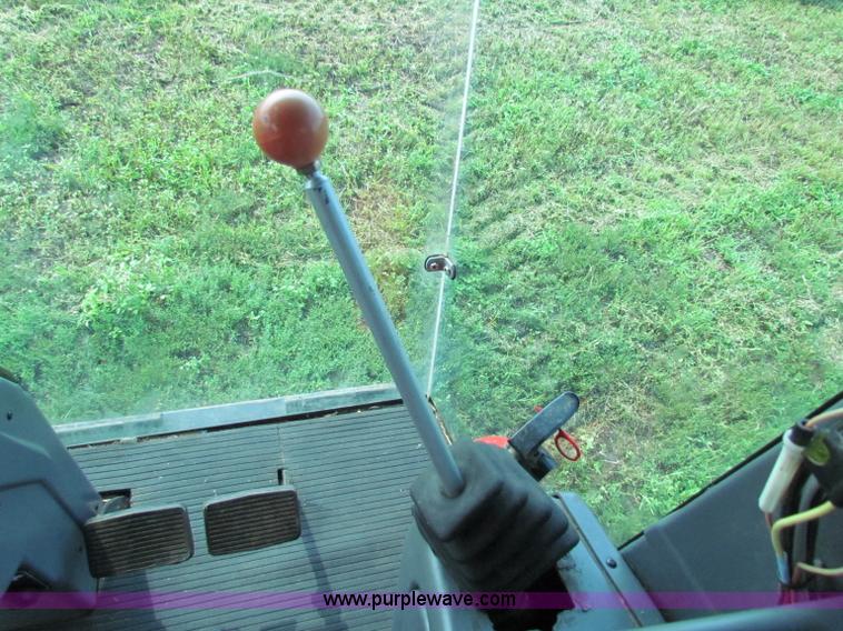 image for item G4091 1994 AGCO Gleaner R62 combine