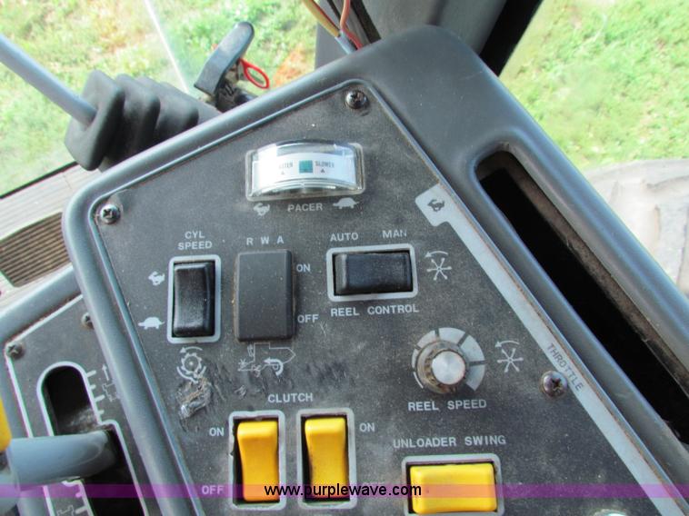 image for item G4091 1994 AGCO Gleaner R62 combine