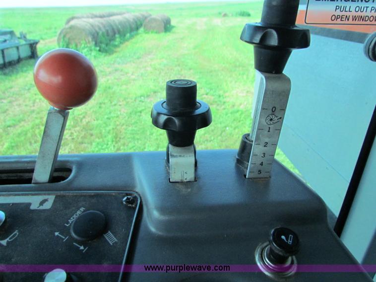 image for item G4091 1994 AGCO Gleaner R62 combine