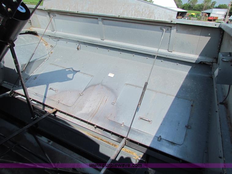 image for item G4091 1994 AGCO Gleaner R62 combine