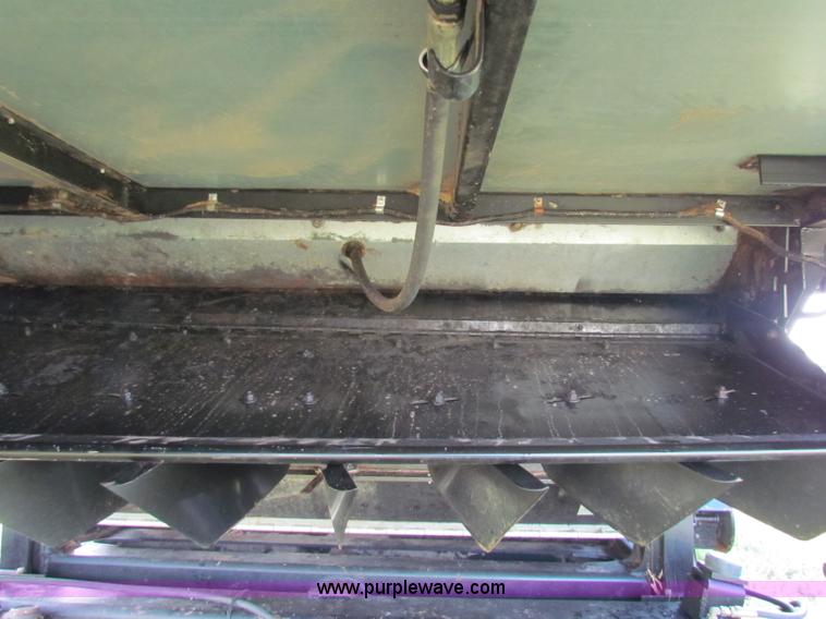 image for item G4091 1994 AGCO Gleaner R62 combine