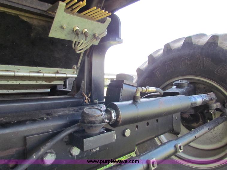 image for item G4091 1994 AGCO Gleaner R62 combine