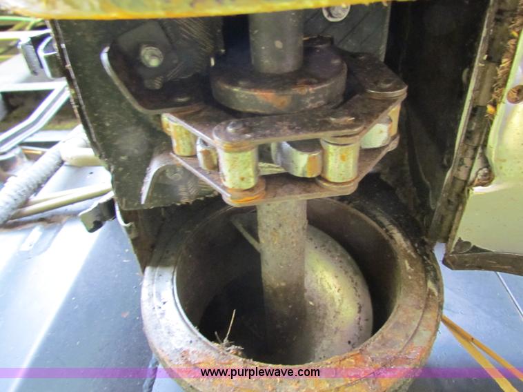 image for item G4091 1994 AGCO Gleaner R62 combine