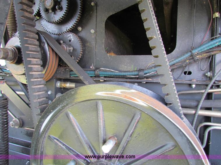 image for item G4091 1994 AGCO Gleaner R62 combine