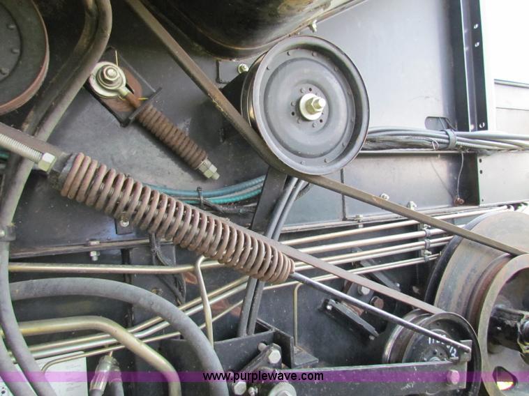 image for item G4091 1994 AGCO Gleaner R62 combine