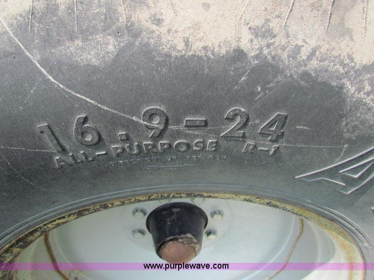 image for item G4091 1994 AGCO Gleaner R62 combine