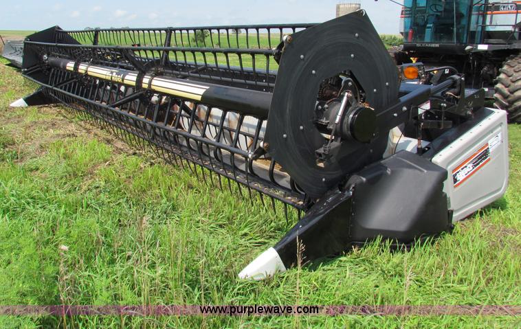 image for item G4092 AGCO Gleaner 25' flex head
