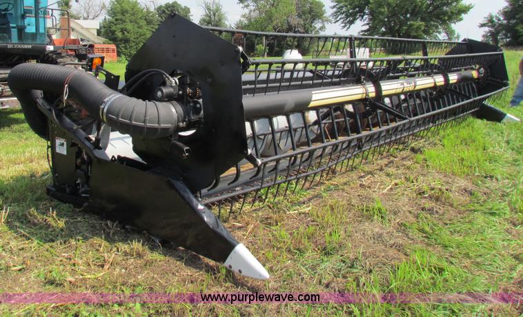 image for item G4092 AGCO Gleaner 25' flex head