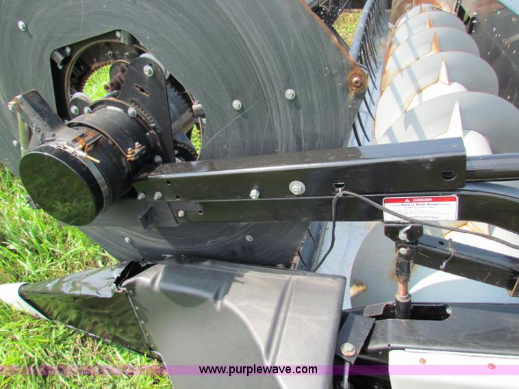 image for item G4092 AGCO Gleaner 25' flex head