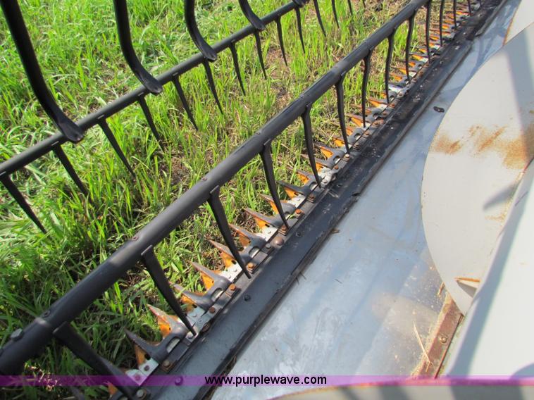 image for item G4092 AGCO Gleaner 25' flex head