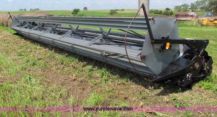 image for item G4093 AGCO Gleaner 30' rigid head