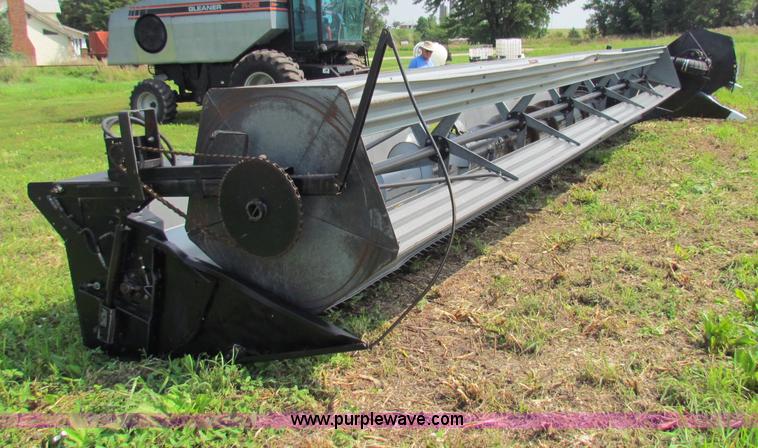 image for item G4093 AGCO Gleaner 30' rigid head