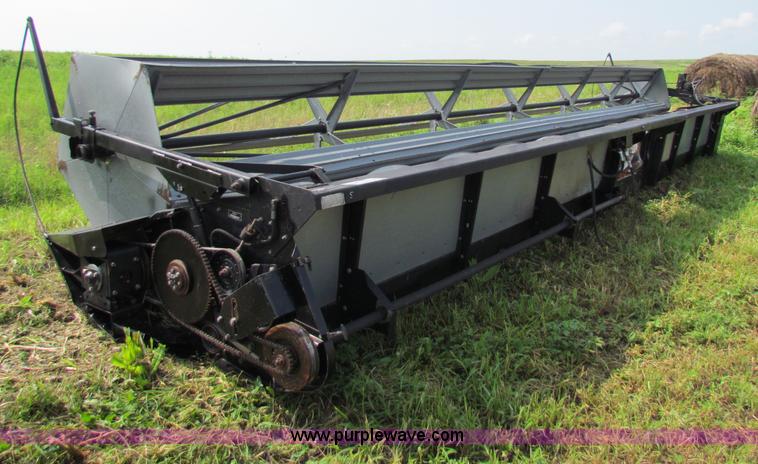 image for item G4093 AGCO Gleaner 30' rigid head
