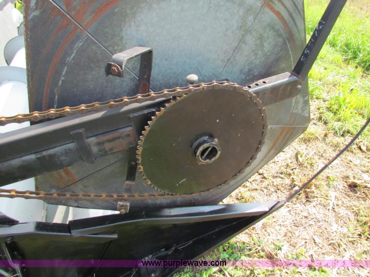 image for item G4093 AGCO Gleaner 30' rigid head