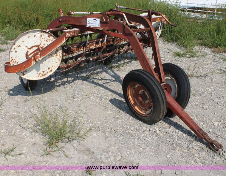 image for item G4098 International 35 side delivery hay rake