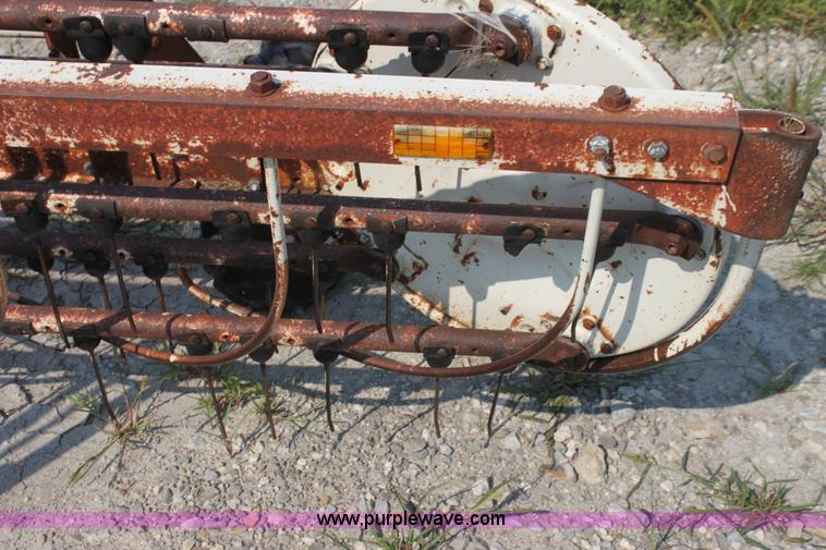 image for item G4098 International 35 side delivery hay rake