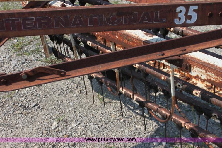 image for item G4098 International 35 side delivery hay rake