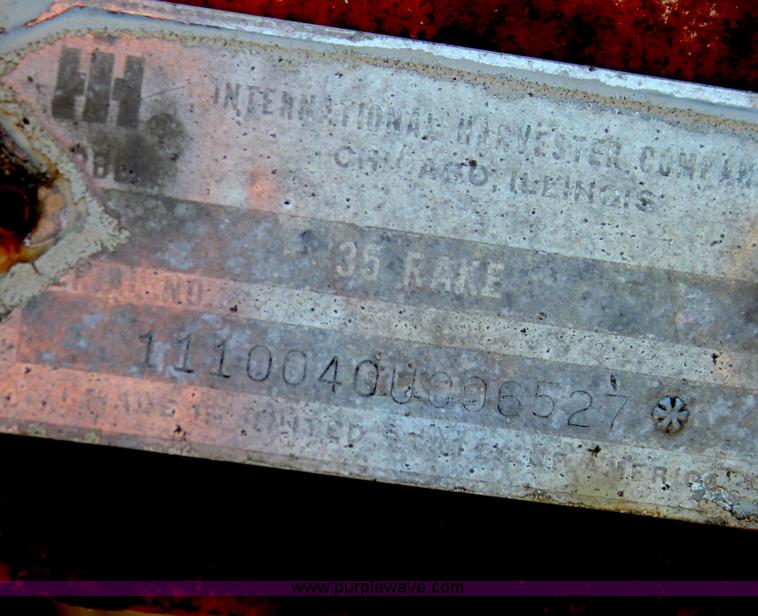 image for item G4098 International 35 side delivery hay rake