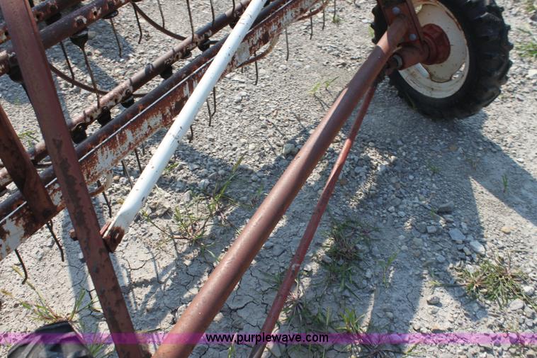 image for item G4098 International 35 side delivery hay rake