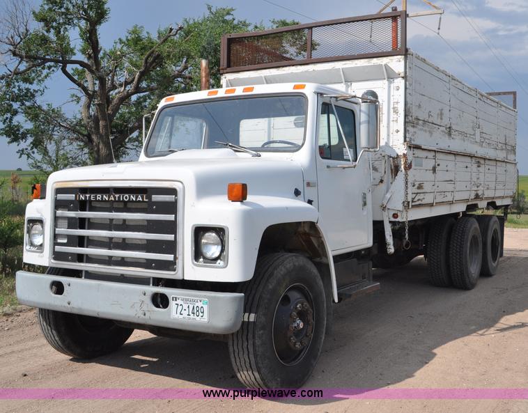 image for item G6148 1979 International 1854 dump truck