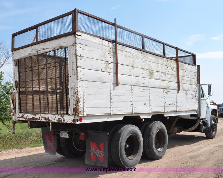 image for item G6148 1979 International 1854 dump truck