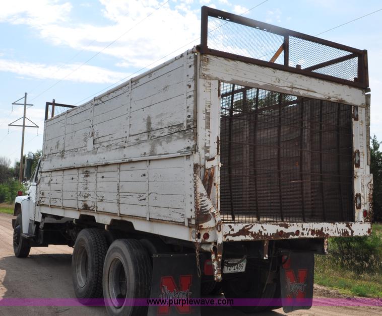 image for item G6148 1979 International 1854 dump truck