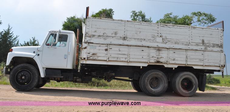 image for item G6148 1979 International 1854 dump truck