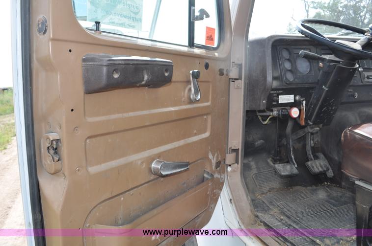 image for item G6148 1979 International 1854 dump truck