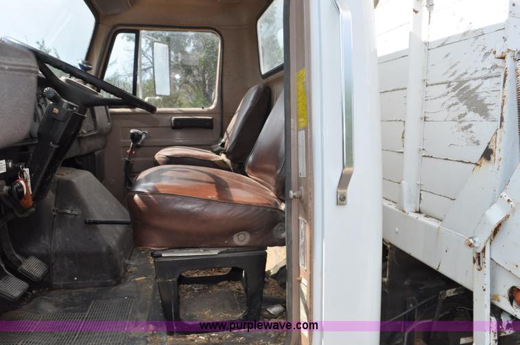 image for item G6148 1979 International 1854 dump truck