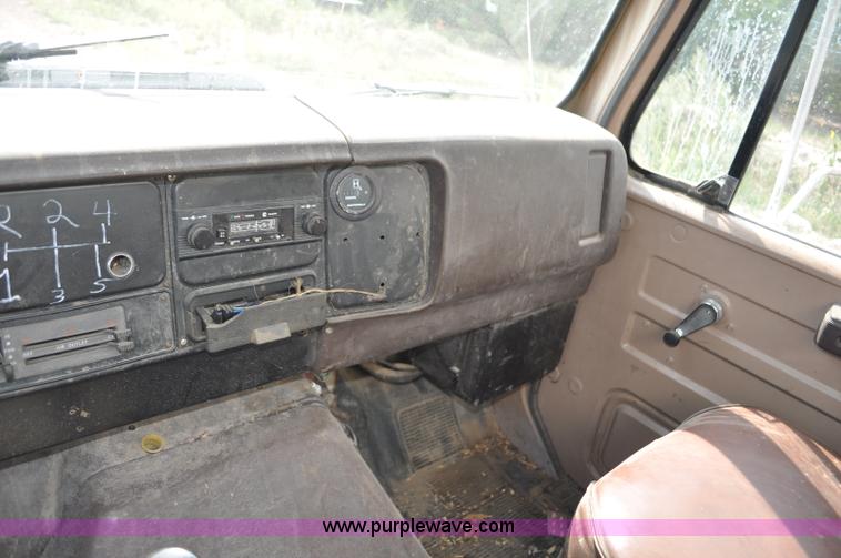 image for item G6148 1979 International 1854 dump truck