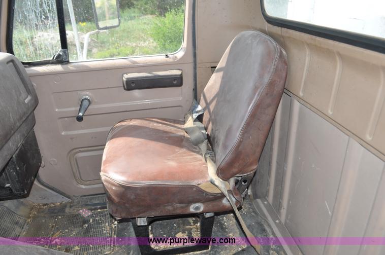 image for item G6148 1979 International 1854 dump truck